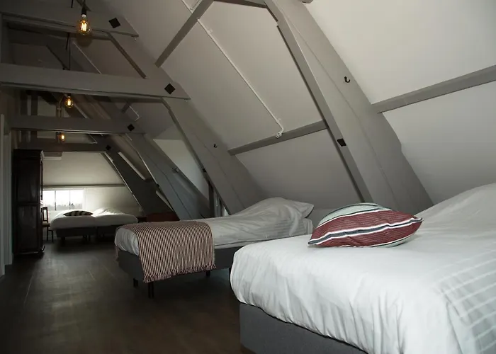 Groepsaccommodatie De Pastorie Bed and Breakfast Lage Mierde