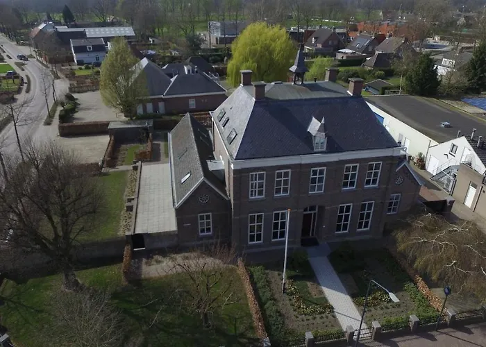 Groepsaccommodatie De Pastorie Bed and Breakfast
