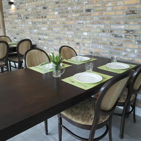 Groepsaccommodatie De Pastorie 住宿加早餐酒店 Lage Mierde