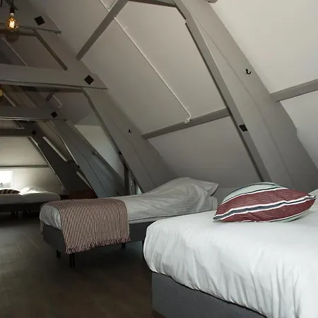 Groepsaccommodatie De Pastorie Bed & Breakfast Lage Mierde