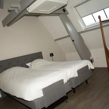 Groepsaccommodatie De Pastorie 住宿加早餐酒店 Lage Mierde