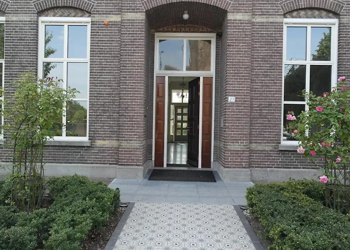 Groepsaccommodatie De Pastorie Bed & Breakfast Lage Mierde